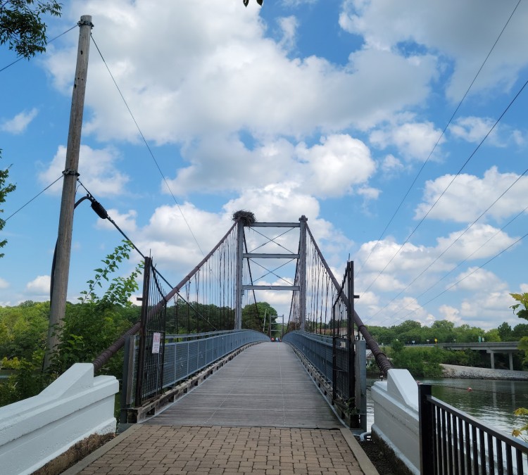 swinging-bridge-park-photo